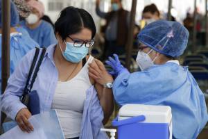 Alistan vacunación universal para mayores de 18 años en 100 municipios de Puebla