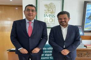 Céspedes Peregrina sostiene reunión de trabajo con el director del IMSS