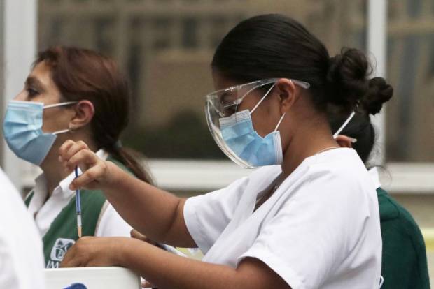 Cambian fecha de vacunación COVID para maestros en Puebla, será del 18 al 21 de mayo