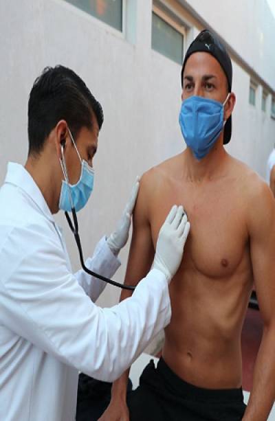 Futbolistas de Chivas acudieron a presentar pruebas para detección de coronavirus