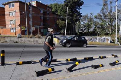 Por falta de presupuesto, ayuntamiento de Puebla suspende retiro de bolardos