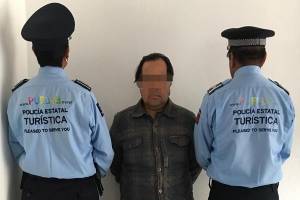 Detienen a sujeto que golpeó a su esposa en el centro de Puebla