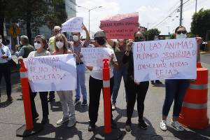 Vecinos de Las Ánimas cierran el Circuito Juan Pablo II en protesta por retiro de rejas