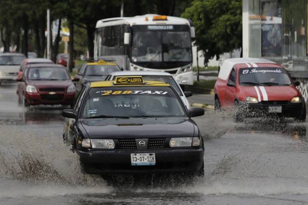 Lluvia deja calles inundadas en Puebla, Cholula y Cuautlancingo