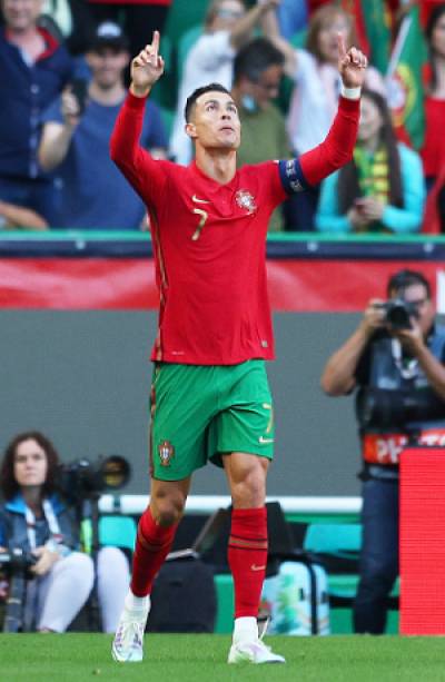 Portugal derrota 4-0 a Suiza y Cristiano Ronaldo hace doblete