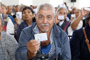 150 poblanos reciben visa y se reencontrarán con su familia en Los Ángeles y NY