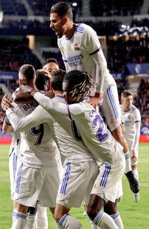 Real Madrid derrota 3-1 al Osasuna y está a cuatro puntos del título