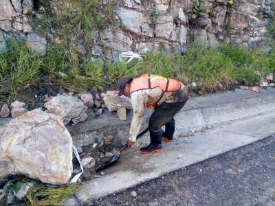 Lluvia generó derrumbe sobre puente en Periférico Ecológico