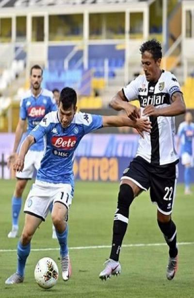 Nápoles y Chucky Lozano cayeron 2-1 ante el Parma