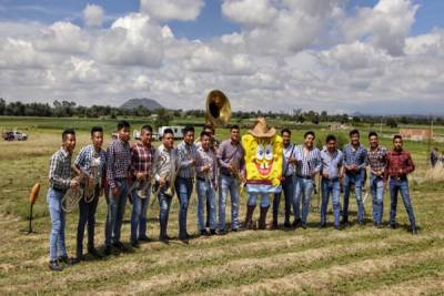 Banda Vientos del Sur y Bob Esponja llegan al socavón de Juan C. Bonilla a filmar videoclip