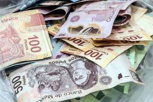 Puebla:  PRI, PAN y Panal gastan millones de pesos en &quot;papelería&quot;