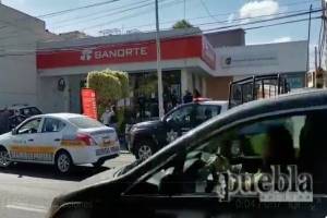 VIDEO: Pareja de ladrones roban 50 mil pesos de una sucursal Banorte en Puebla