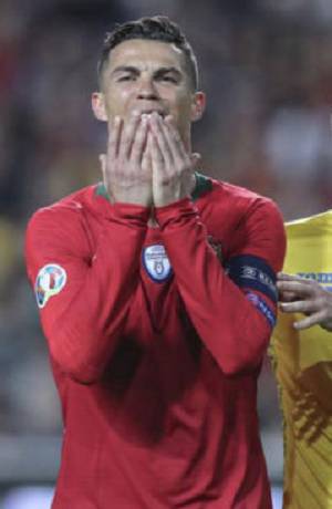 Portugal y Cristiano Ronaldo empataron sin goles ante Ucrania