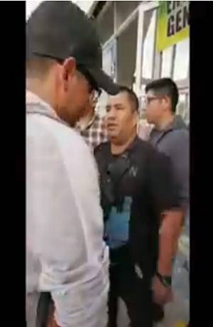Guardias de seguridad golpearon a camarógrafo en función de la Lucha Libre AAA