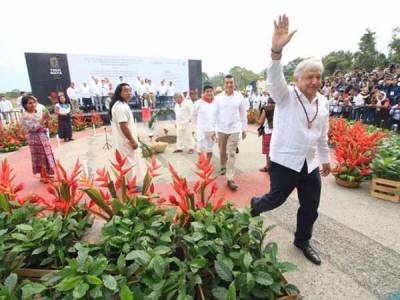 En dos meses licitaciones del Tren Maya: AMLO