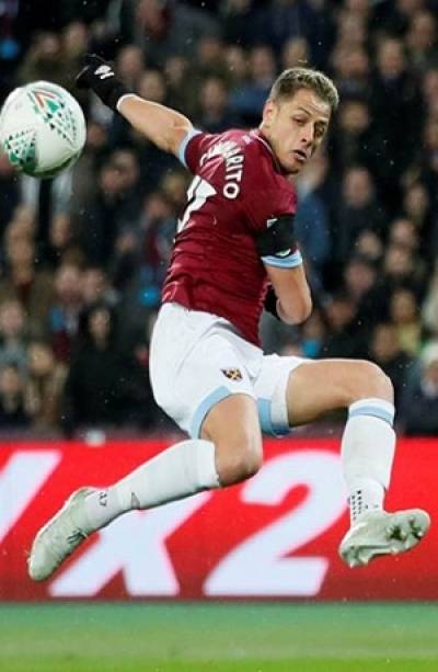 Chicharito está bajo la mira de Pellegrini ante posible salida del West Ham