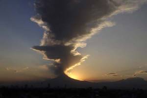 Fragmentos balísticos lanzados por el Popocatépetl han alcanzado altura de 1 kilómetro