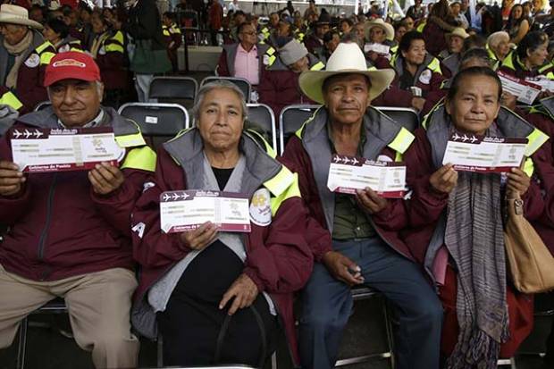 213 adultos mayores de Puebla se reencontrarán con sus parientes en Estados Unidos