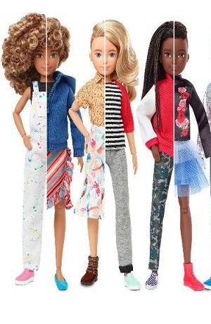 Barbie lanzó línea de muñecas neutras; se visten como niñas o niños