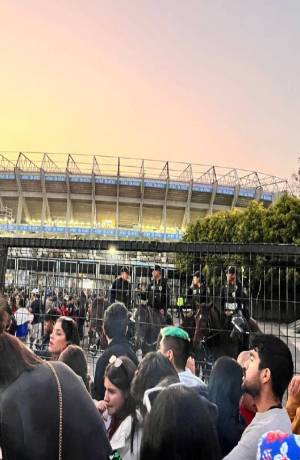 Bad Bunny: Estadio Azteca detecta boletos clonados y se desata caos en acceso