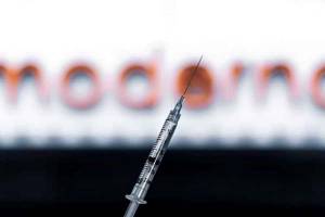 Vacuna de Moderna garantiza 3 meses de inmunidad al COVID-19