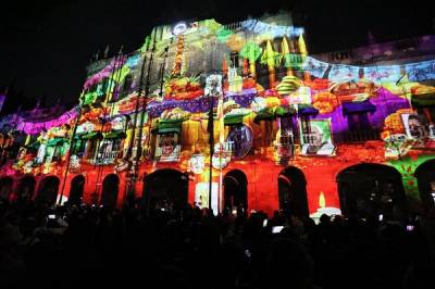 Video mapping de Día de Muertos en el Palacio Municipal hasta el 6 de noviembre