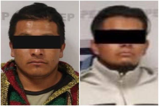Pareja de huachigaseros es capturada con 3 mil 500 litros de combustible en Puebla
