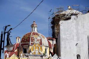 Arzobispo de Puebla lamenta que templos de la Mixteca poblana sigan sin reconstruirse