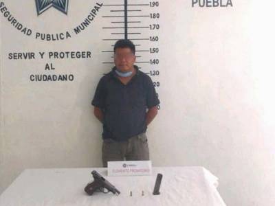 Policía de San Pedro Cholula detiene a conductor alcoholizado y con arma de fuego