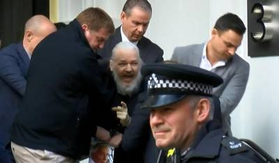 Fundador de WikiLeaks fue arrestado en Londres; Ecuador le retiró asilo