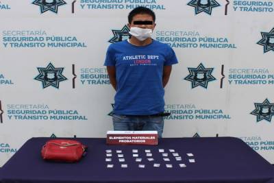 Policía de Puebla asegura a narcomenudista con 25 dosis de droga