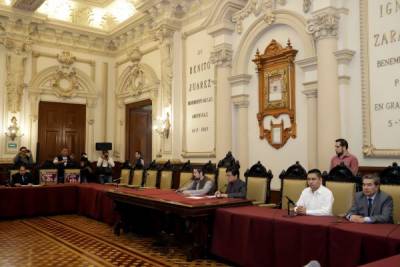 Cabildo de Puebla realiza acto simbólico por #UnDiaSinNosotras