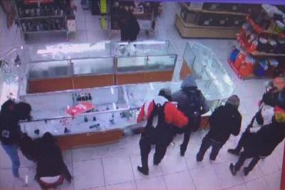 Ladrones con máscaras de payasos asaltaron sucursal Coppel del centro de Puebla