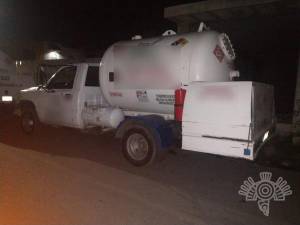 Policía Estatal recupera tres pipas de gas L.P abandonadas en San Martín Texmelucan