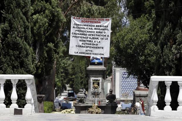 Autoridades municipales decidirán apertura de panteones en Puebla