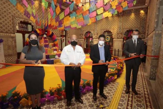 Con ofrenda Congreso de Puebla se suma a festejo de Día de Muertos
