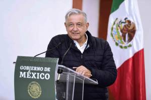 López Obrador: los migrantes poblanos son “héroes vivientes”