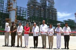 Inaugura López Obrador la refinería Dos Bocas