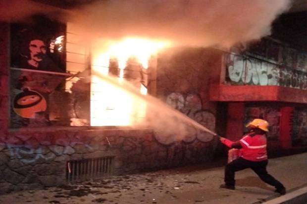 Se registra explosión por fuga de gas en vivienda del centro de Puebla