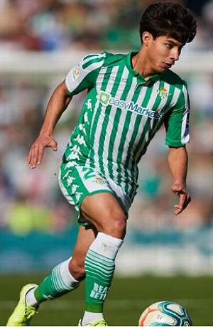 Diego Lainez lució y salió ovacionado en el cotejo Betis ante Athletic Club