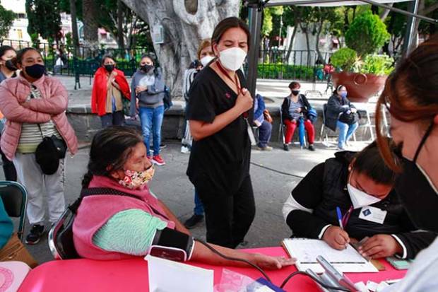 SEDIF, Salud y SMDIF inician Feria de la Salud por las Mujeres en el zócalo de Puebla