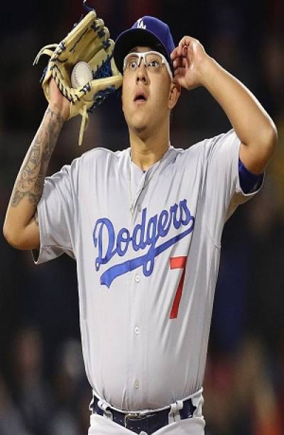 Julio Urias, pelotero mexicano de los Dodgers, acusado de violencia doméstica