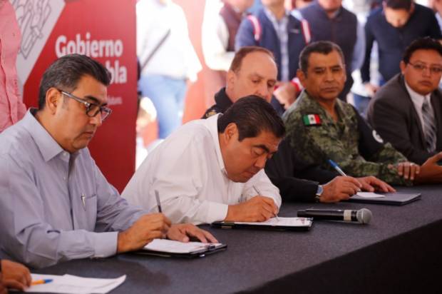 Barbosa firma en Tepeaca el primer convenio para seguridad pública
