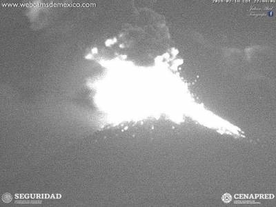 Popocatépetl arrojó material incandescente; se mantiene alerta en Fase 2