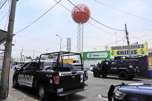 Riña provoca movilización policial en el Mercado Hidalgo; elemento de la SSC fue golpeado