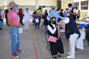 Barbosa urge a la Federación envío de vacunas COVID