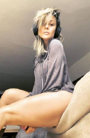 Fey cautivó con sesión en bikini en redes sociales
