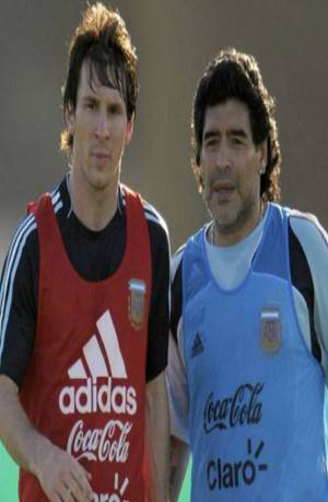 Messi envía mensaje de apoyo a Maradona tras operación