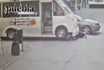 VIDEO: Así atropelló y mató Ruta 76 a madre e hija en el centro de Puebla