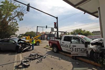 FOTOS: Patrulla de SSP Puebla se impacta contra camioneta en Mayorazgo